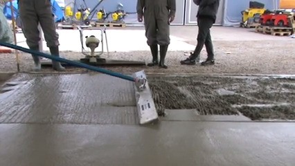 stahovacia lata na beton mechanicka